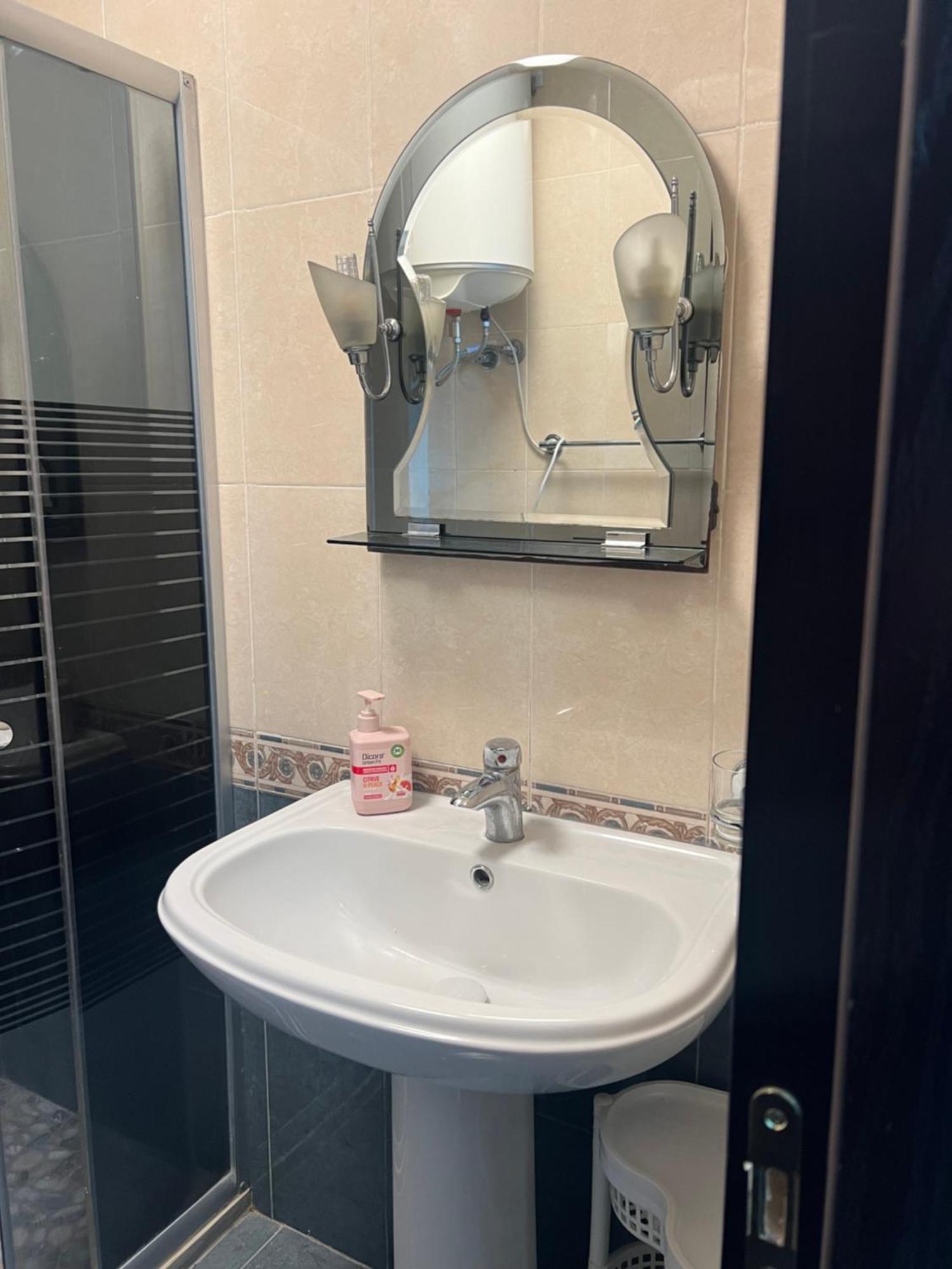Ergi'S Studio Apartment Tiran Dış mekan fotoğraf
